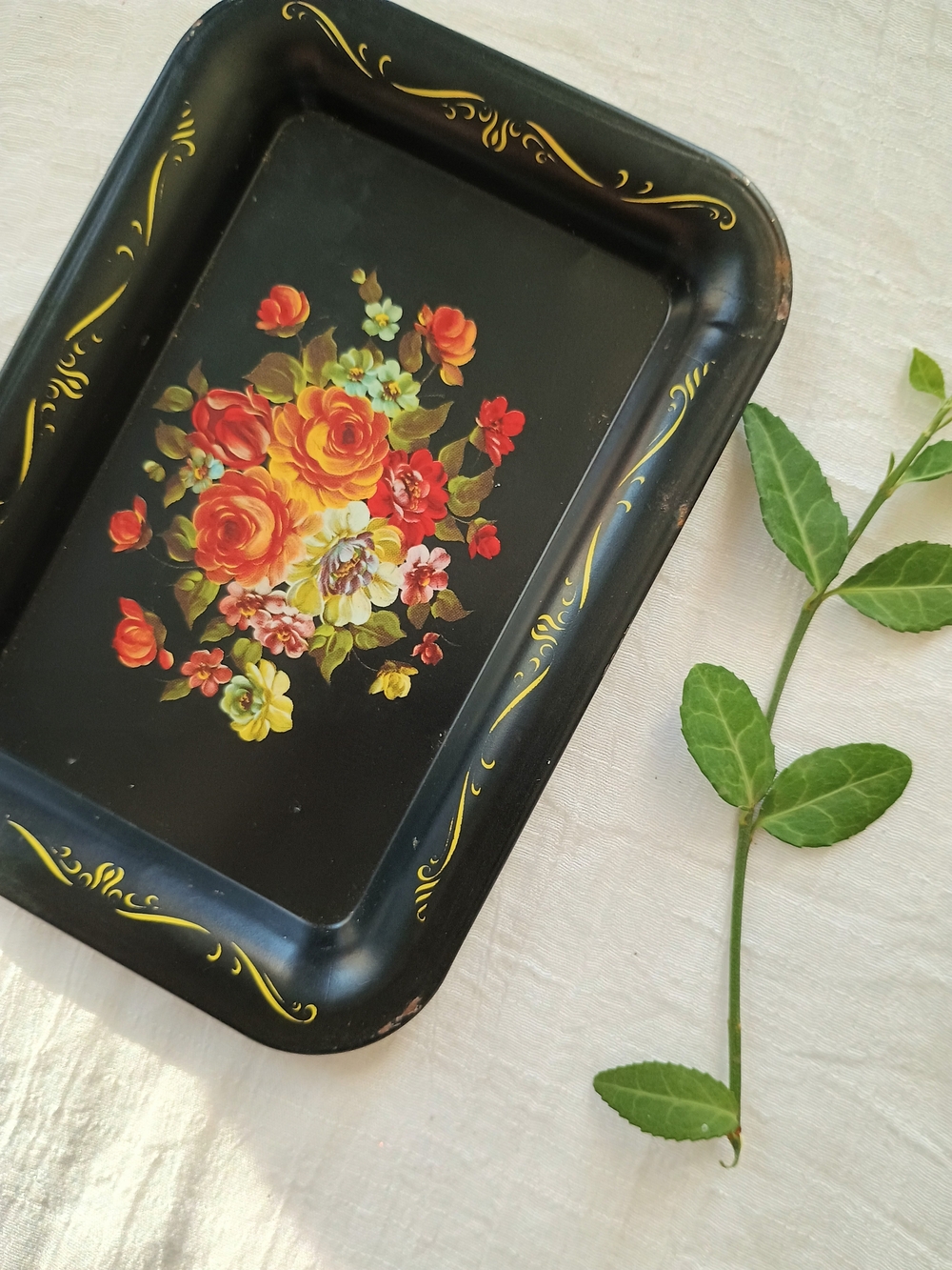 🏮 MCM STYLE 🏮 VTG Black Floral Tôleware Vanity / Pin Tray, Regency, Cottage